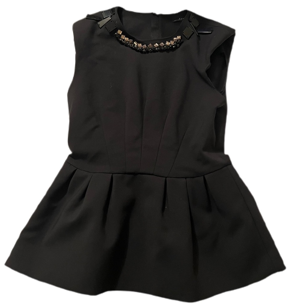 Black round neck sleeveless bead shirt